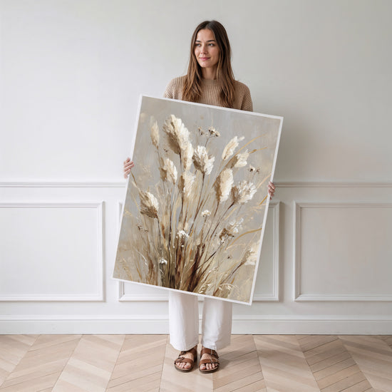 Poster Herbe des pampas - Douceur beige et sérénité naturelle — Vierge - poster-femme-debout