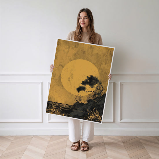 Poster japonais pin et soleil doré - Sérénité zen au crépuscule — Vierge - poster-femme-debout