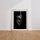 Poster Koala noir et blanc - Douceur paisible d'un regard tendre — Vierge - living-room — passe-partout blanc