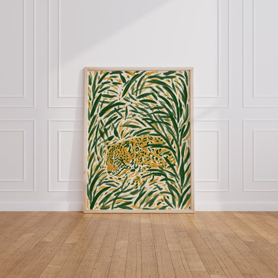 Poster Léopard - Camouflage félin dans une jungle verte et dorée — Vierge - living-room