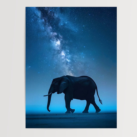 Poster Éléphant sous les étoiles - Silhouette majestueuse et Voie lactée — Vierge - poster-presentation-produit