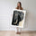 Poster Éléphant - Une présence tranquille en noir et beige — Vierge - poster-femme-debout — passe-partout blanc