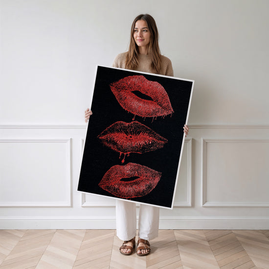 Poster Lèvres rouges - Pop art glamour et sensuel pour la chambre — Vierge - poster-femme-debout
