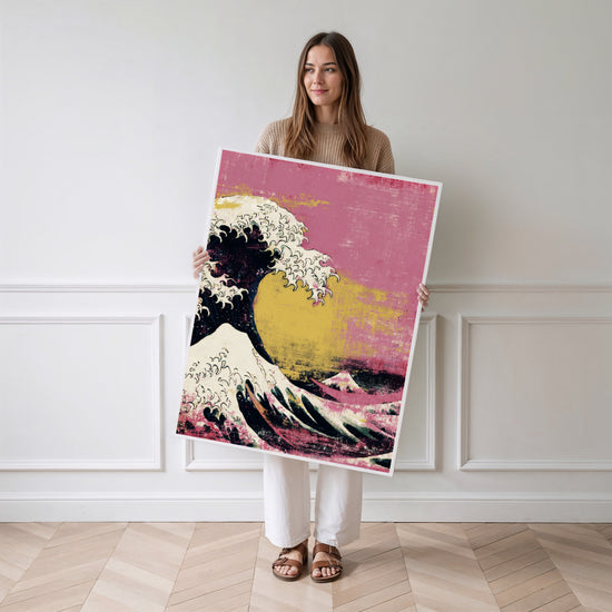 Poster La Grande Vague d'Hokusai - Version rose pop et noir profond — Vierge - poster-femme-debout