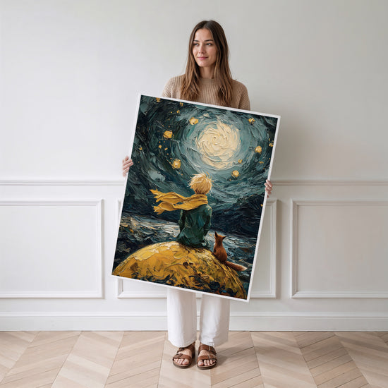 Poster Le Petit Prince - Rêverie sous un ciel d'étoiles — Vierge - poster-femme-debout