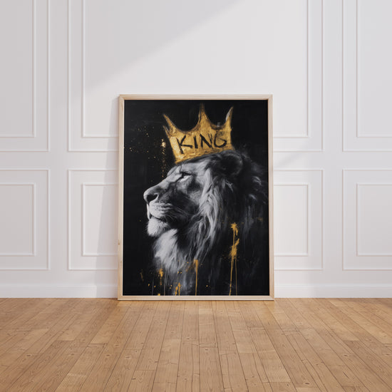 Poster Lion couronné - Street art noir et or au caractère royal — Vierge - living-room