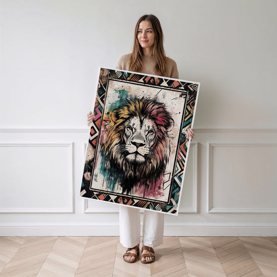 Poster Lion ethnique - Le roi des animaux paré de motifs africains — Vierge - poster-femme-debout