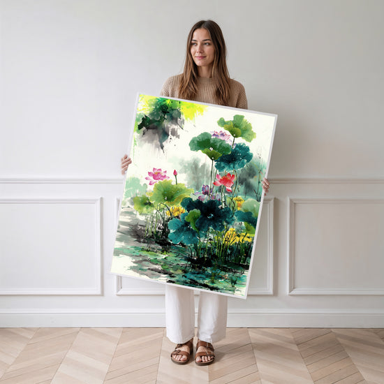 Poster Lotus chinois - Douceur aquarelle d'un étang en fleur — Vierge - poster-femme-debout