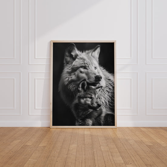 Poster Louve et louveteau - Tendresse sauvage en noir et blanc — Vierge - living-room
