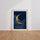 Poster Lune dorée - Douceur nocturne bleu et or pour chambre d'enfant — Vierge - living-room — passe-partout blanc