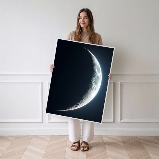 Poster Lune mystique - Douce évasion sous le ciel de nuit — Vierge - poster-femme-debout
