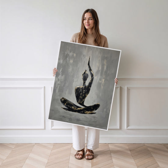 Poster Méditation en lotus - Silhouette zen pour respirer et se recentrer — Vierge - poster-femme-debout