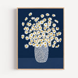 Poster Marguerites blanches - Fraîcheur lumineuse sur fond nocturne