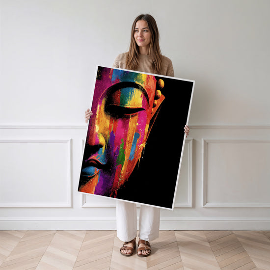 Poster mural Bouddha - Visage serein aux couleurs flamboyantes — Vierge - poster-femme-debout
