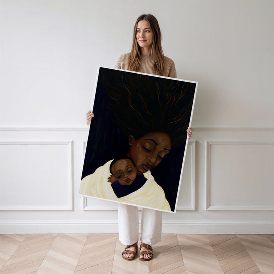 Poster mural Mère et Enfant - Douceur d'une étreinte africaine — Vierge - poster-femme-debout