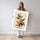 Poster Orange - Fruit lumineux et éclat vitaminé en cuisine — Vierge - poster-femme-debout — passe-partout blanc