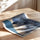 Poster Ours & ourson - Un câlin bleu pour veiller sur ses rêves — Vierge - poster-enroullé — passe-partout blanc