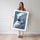 Poster Ours & ourson - Un câlin bleu pour veiller sur ses rêves — Vierge - poster-femme-debout — passe-partout blanc