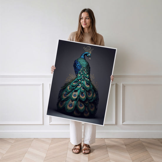 Poster Paon royal - L'éclat irisé d'un oiseau majestueux — Vierge - poster-femme-debout