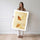 Poster Papillon doré - Reflet lumineux et envol paisible — Vierge - poster-femme-debout — passe-partout blanc