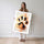 Poster Patte de chien - Empreinte tendre en aquarelle orangée — Vierge - poster-femme-debout — passe-partout blanc