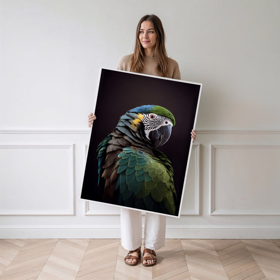 Poster Perroquet - Éclat tropical aux plumes bleu et vert — Vierge - poster-femme-debout