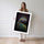 Poster Perroquet - Éclat tropical aux plumes bleu et vert — Vierge - poster-femme-debout — passe-partout blanc
