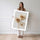 Poster Pissenlits dorés - Douceur d'un souffle de vent — Vierge - poster-femme-debout — passe-partout blanc