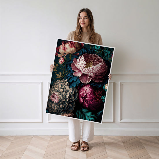 Poster Pivoines baroques - Floraison majestueuse sur fond noir — Vierge - poster-femme-debout