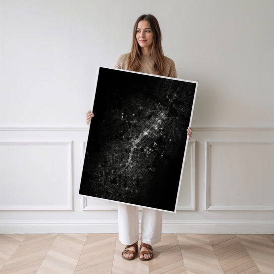 Poster Plan de ville - Vue aérienne en noir et blanc — Vierge - poster-femme-debout