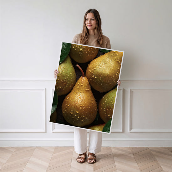 Poster Poire fraîche - Gouttes d'eau et éclat gourmand en cuisine — Vierge - poster-femme-debout