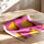Poster Poires pop - Éclat de jaune et de rose en cuisine — Vierge - poster-enroullé — passe-partout blanc