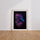 Poster Poisson combattant - Ballet irisé dans un ciel étoilé — Vierge - living-room — passe-partout blanc