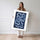 Poster Rêverie ondulante - Vagues de bleu pour un intérieur apaisé — Vierge - poster-femme-debout — passe-partout blanc