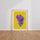 Poster Raisin pop art - Grappe violette et jaune soleil façon carrelage rétro — Vierge - living-room — passe-partout blanc