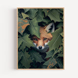 Poster Renard - Regard mystérieux caché sous les feuilles