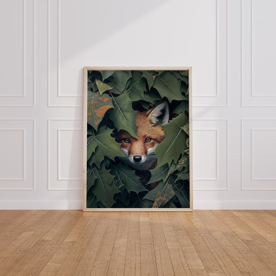 Poster Renard - Regard mystérieux caché sous les feuilles — Vierge - living-room
