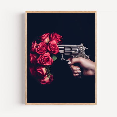Revolver mit Rosen Poster – schwarzer Hintergrund, starker Kontrast