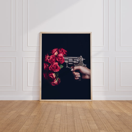 Poster Revolver aux roses - Élégance noire et floral surprenant — Vierge - living-room