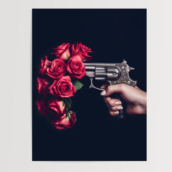 Poster Revolver aux roses - Élégance noire et floral surprenant — Vierge - poster-presentation-produit