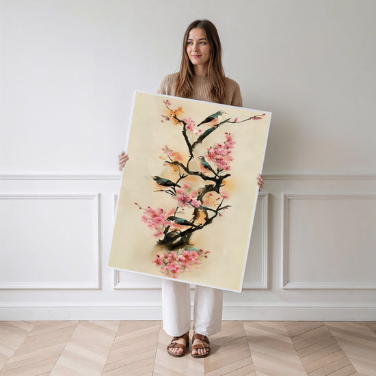 Poster Sakura et hirondelles - Aquarelle pastel pour une douceur printanière — Vierge - poster-femme-debout