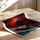 Poster Samouraï - Silhouette silencieuse dans l'ombre rouge — Vierge - poster-enroullé — passe-partout blanc