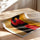 Poster Silhouette d'amoureux - Étreinte tendre en rouge et noir — Vierge - poster-enroullé — passe-partout blanc