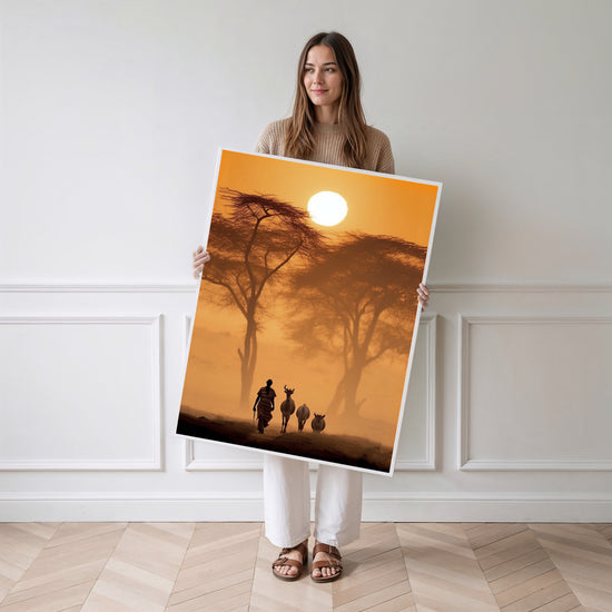 Poster Soleil africain - Un berger rentre sous un ciel doré — Vierge - poster-femme-debout