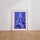 Poster Tour Eiffel - Bleu électrique et lignes graphiques modernes — Vierge - living-room — passe-partout blanc