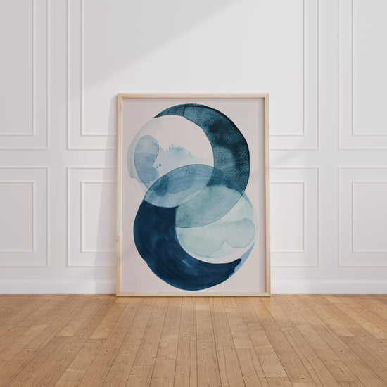 Poster Étreinte aquatique - Cercles bleus et douceur apaisante — Vierge - living-room