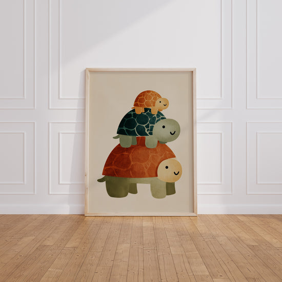 Poster Trois tortues empilées - Douceur apaisante pour chambre de bébé — Vierge - living-room