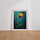 Poster Tulipe - Éclat doré sur fond bleu-vert apaisant — Vierge - living-room — passe-partout blanc