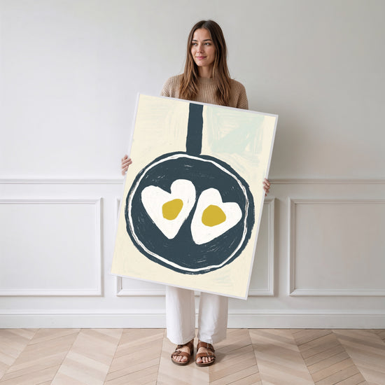 Poster Œufs au plat - Douceur gourmande d'un matin en cuisine — Vierge - poster-femme-debout