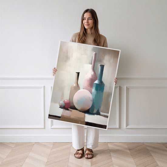 Poster Vases abstraits - Douceur pastel et formes apaisantes — Vierge - poster-femme-debout